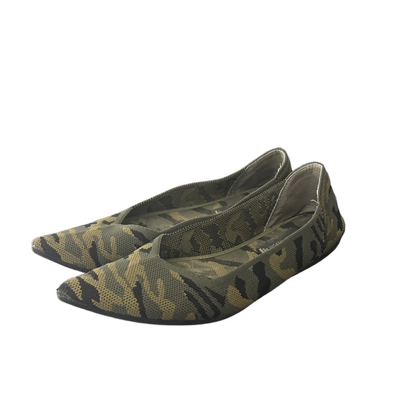 Steve Madden Women’s Pointed Toe Flats Camo Camouflage Green Shoes Size 7.5 - Picture 3 of 12